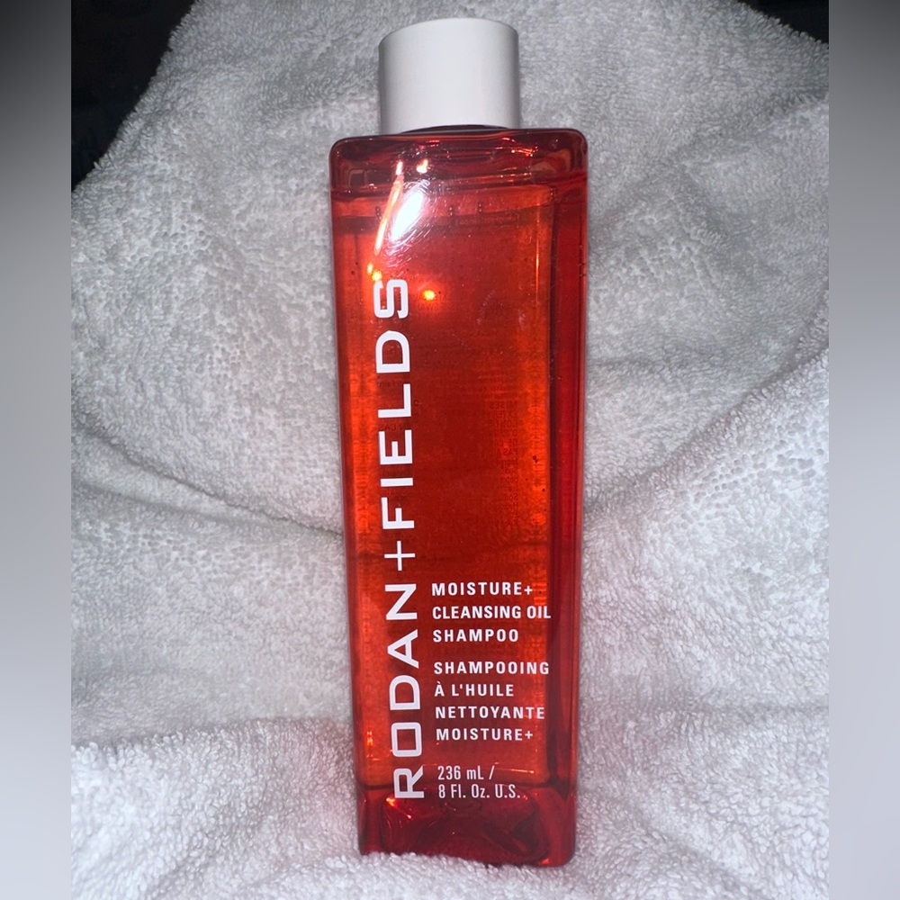 Rodan + Fields Moisture+Cleansing Oil Shampoo + Pump dispenser